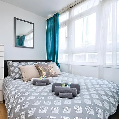 London Large Balcony Room
